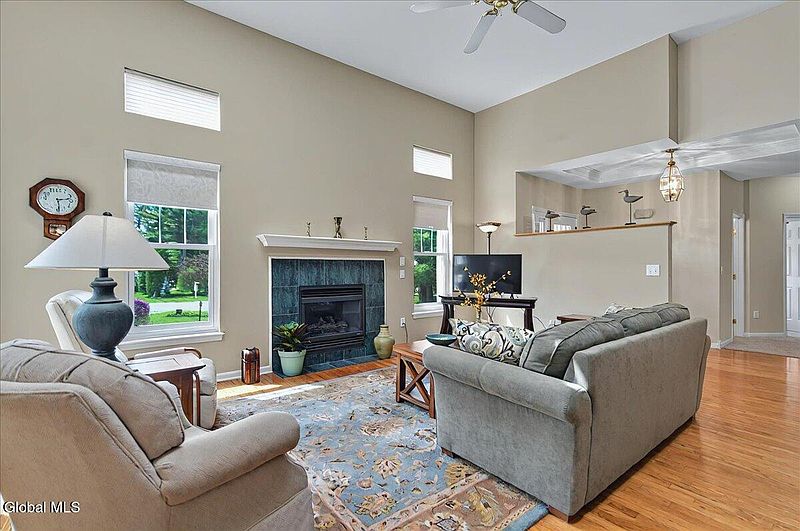 3rd image of 37 Donegal Way