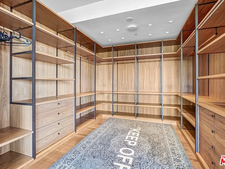 9400 Readcrest Dr — Photo 10