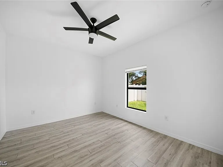 528 SE 6th St — Photo 9