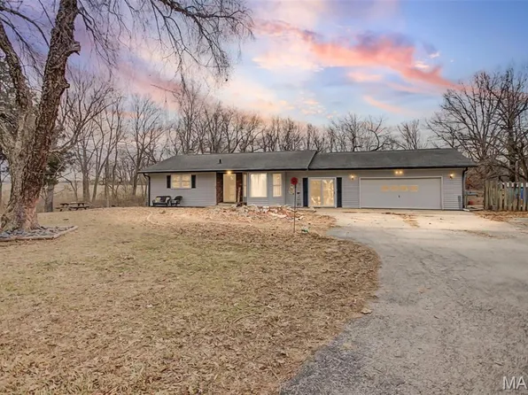 1943 Baldwin Rd, Jacksonville, IL 62650