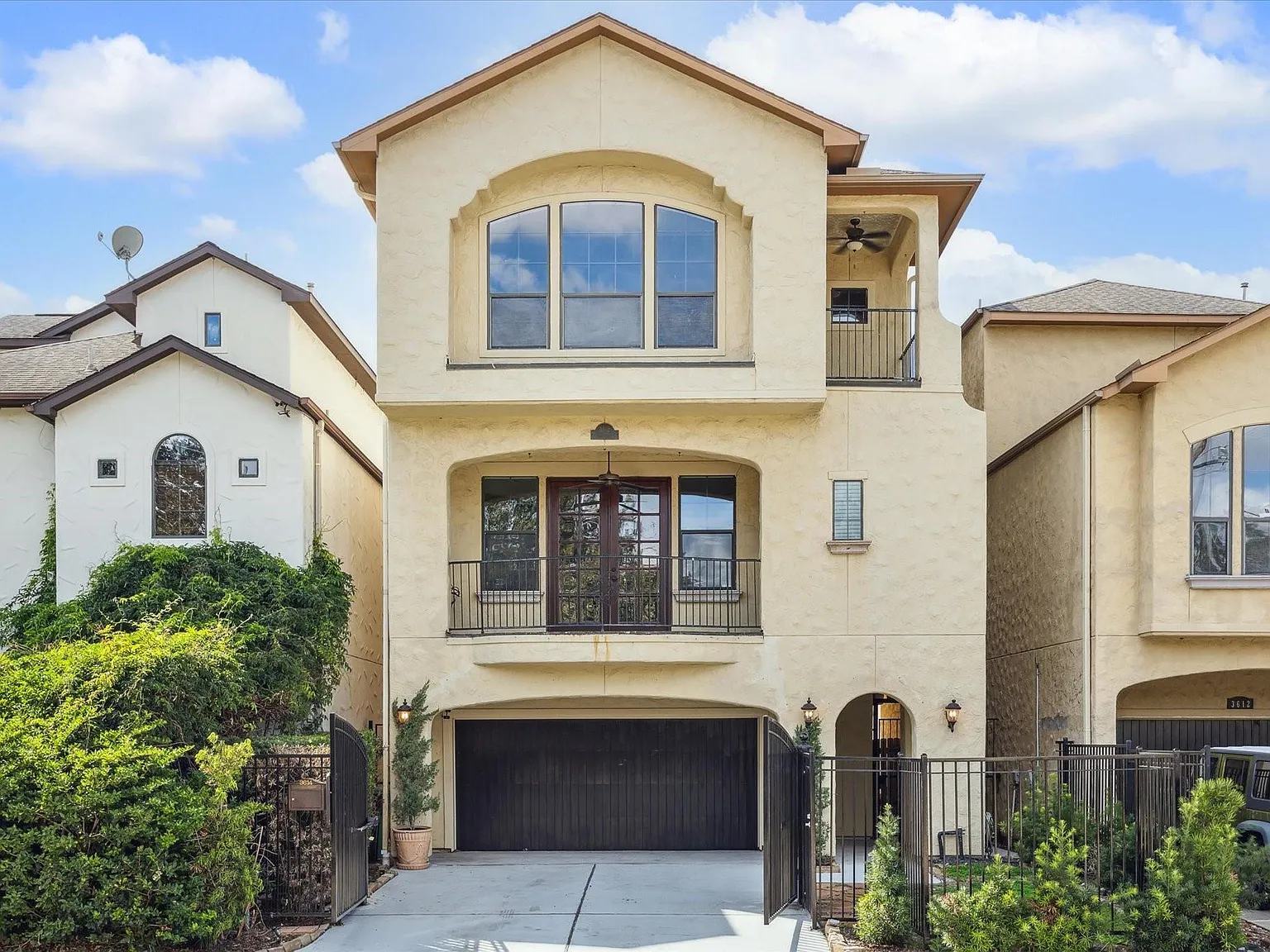 3 bed, 3.5 bath, 2841 sqft, $3,850 — Photo 2