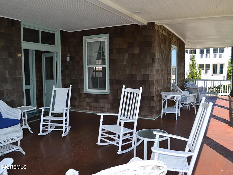 18 Bridge Ave — Photo 3