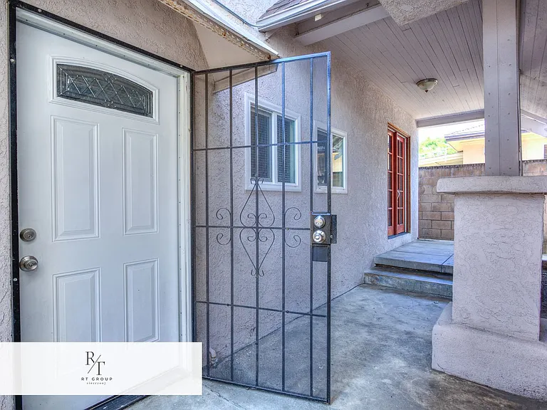 3045 Charlotte Ave — Photo 2