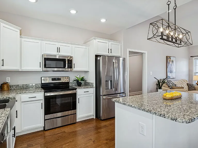 207 Bedford Ct — Photo 8