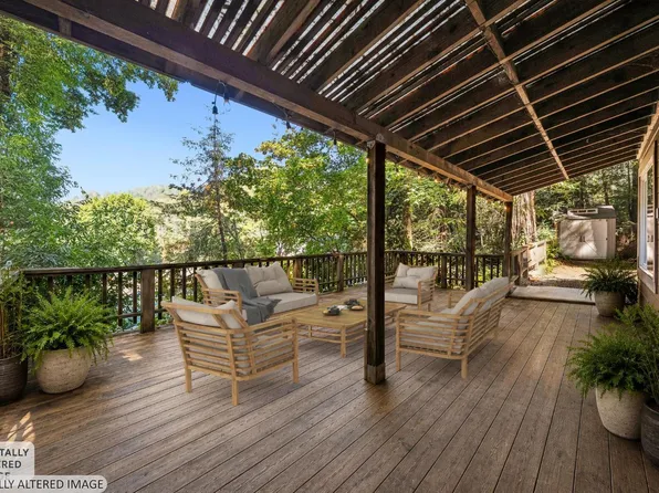 21480 Starrett Hill Dr, Monte Rio, CA 95462