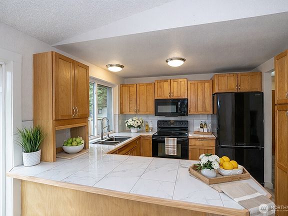 5th image of 12214 221st Avenue Ct E