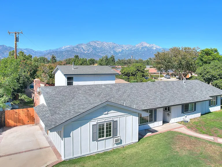 340 W Caroline Ct — Photo 3
