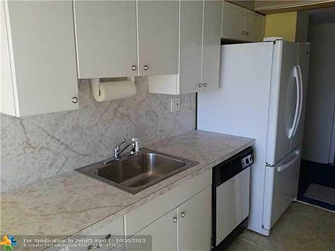 4th image of 250 174th St APT 1904