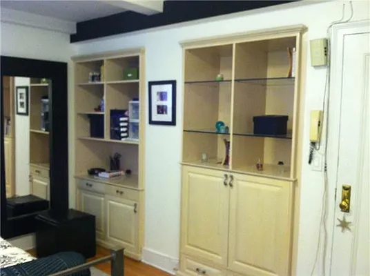 Sold by R New York | media 9