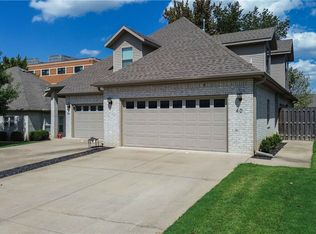 40 E Cydnee St, Fayetteville, AR 72703