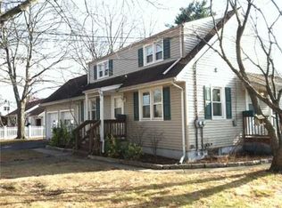 18 Apple St, Edison, NJ 08817
