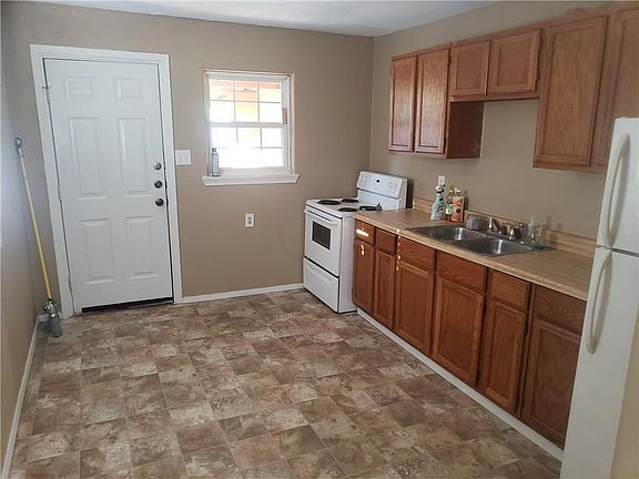 3rd image of 6514 Lyons St