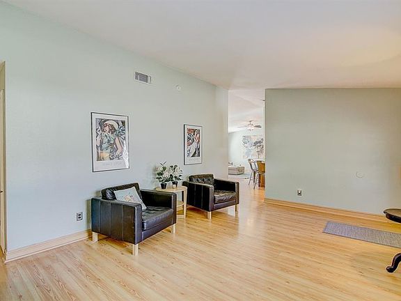4th image of 10716 Airview Dr