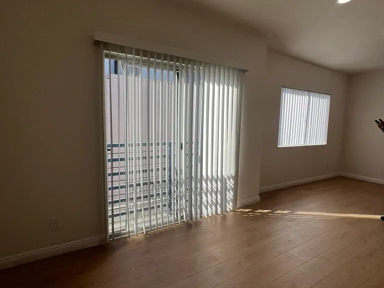 5332 Fountain Ave #11 — Photo 2