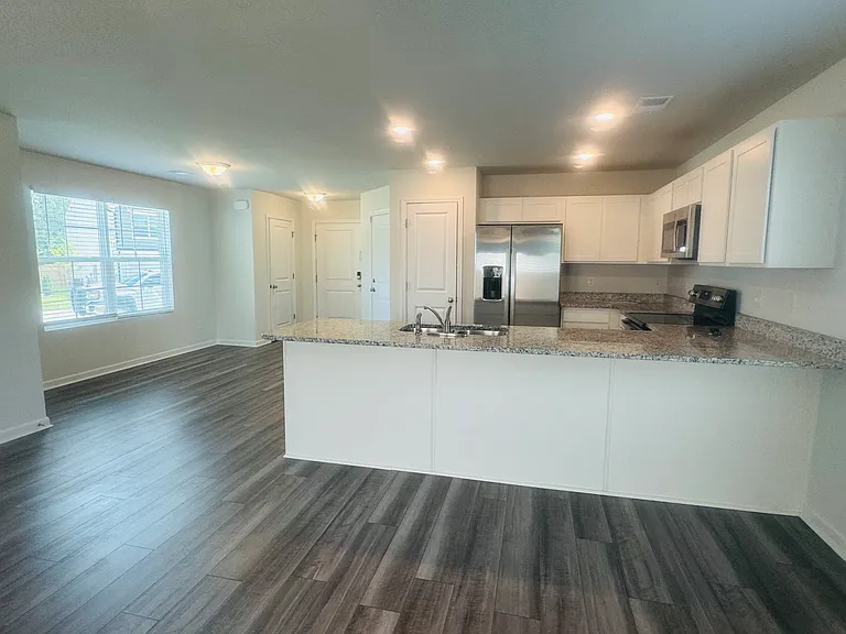 121 Kings Parish Ct — Photo 4