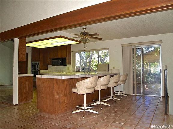 3rd image of 3050 Cedarhurst Ct