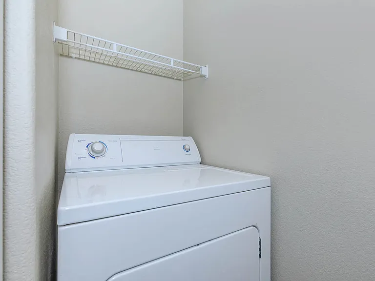 Renovated 1b1 683 SQFT 1 Bed 1 Bath