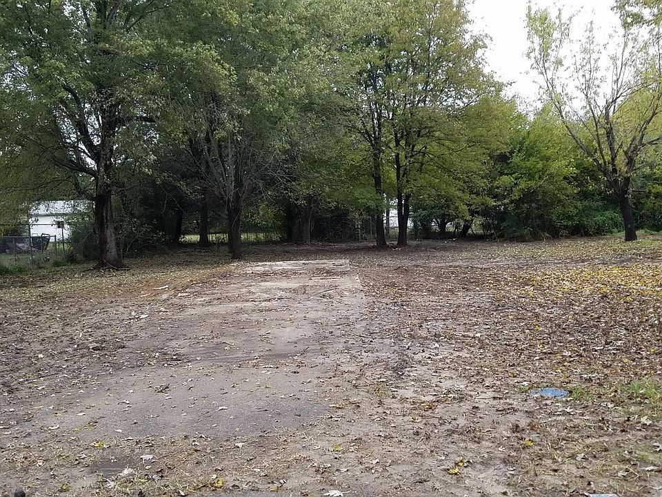2nd image of 717 W Creek Ave