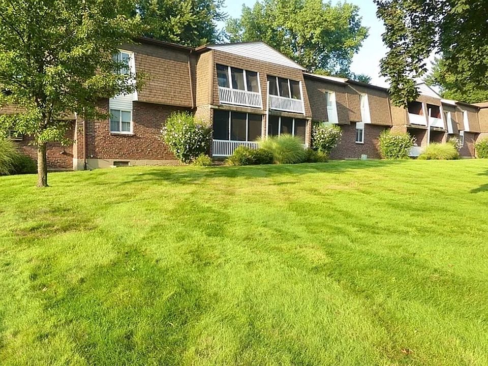 1st image of 20 Lawrence Ave #38C