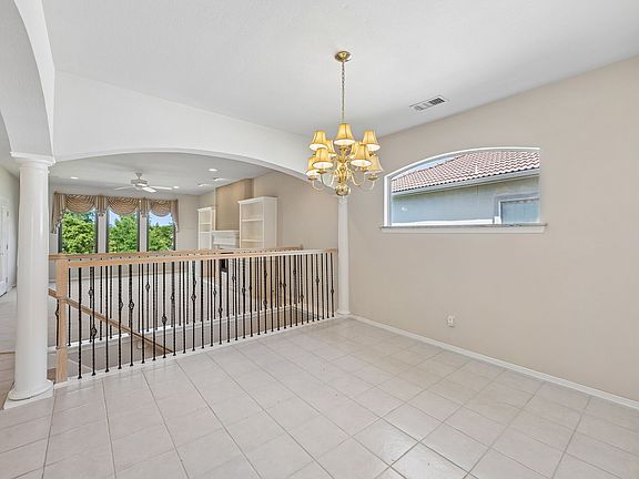 3rd image of 2920 Saratoga Dr