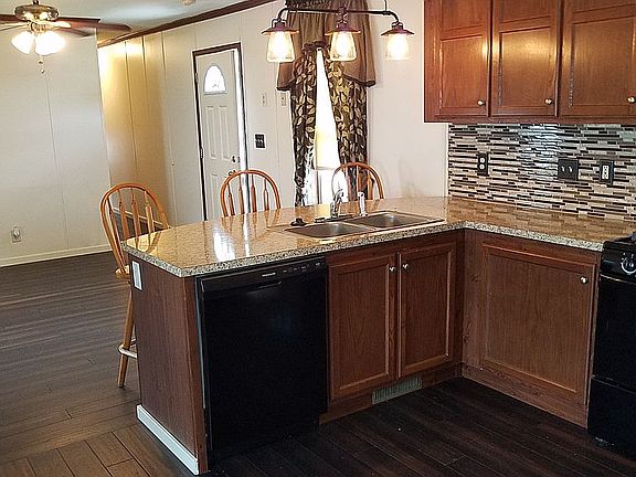3rd image of 10 Highland Ct