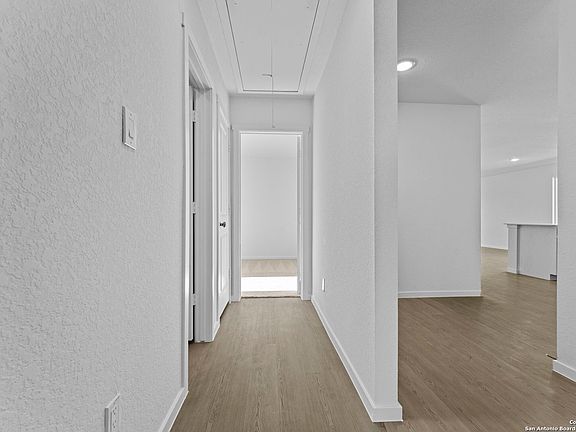 3rd image of 744 Horsetail Ln