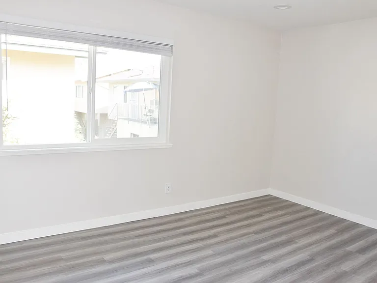 815 N Olive St — Photo 18