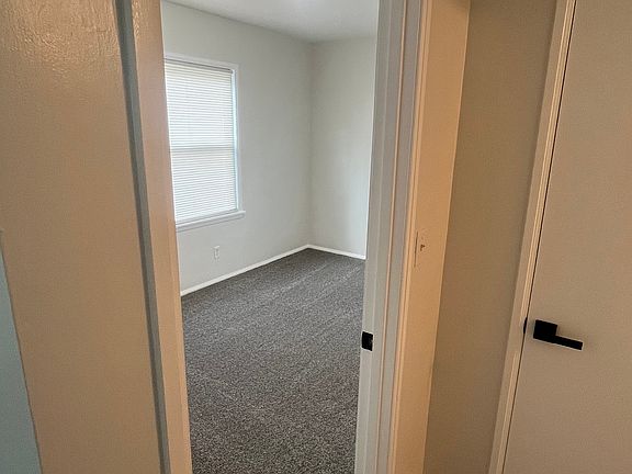 5th image of 2034 Bonnie Brae Ave NE
