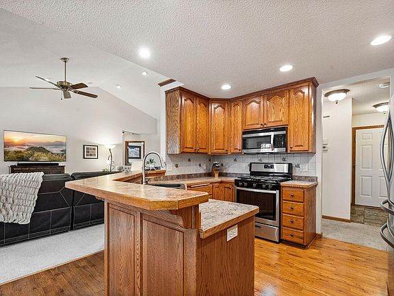 2nd image of 21418 Queen St NW