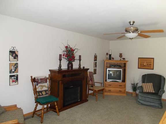 3rd image of 703 N Broadway St
