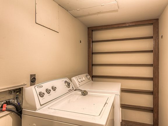 2nd image of 4512 Jefferson St Unit 206