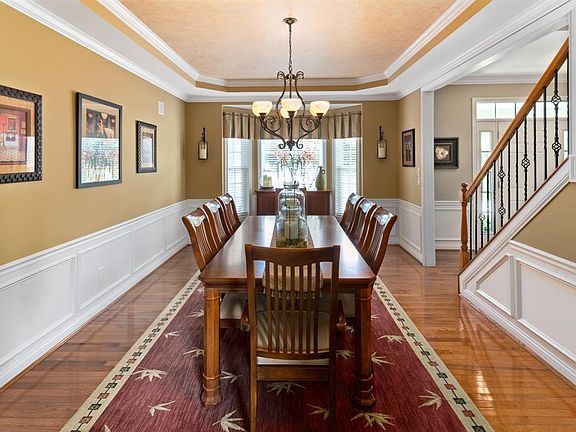 5th image of 653 Polo Woods Dr