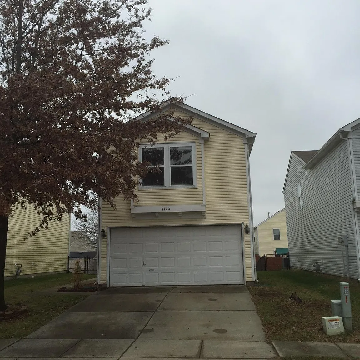 1144 Crescent Dr photo 1