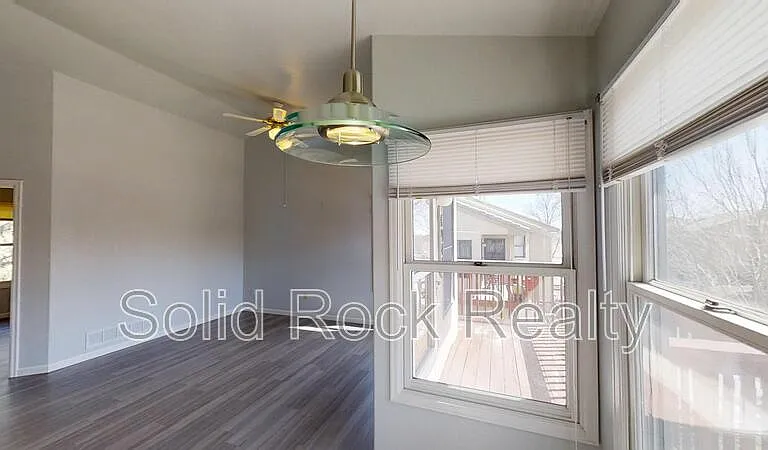 6945 Yellowpine Dr — Photo 5