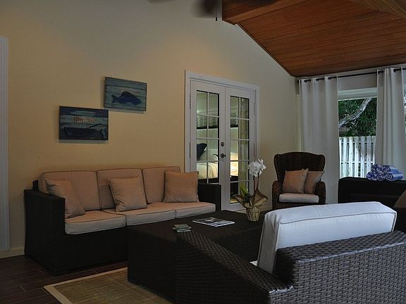 5th image of 925 Marigold Ln