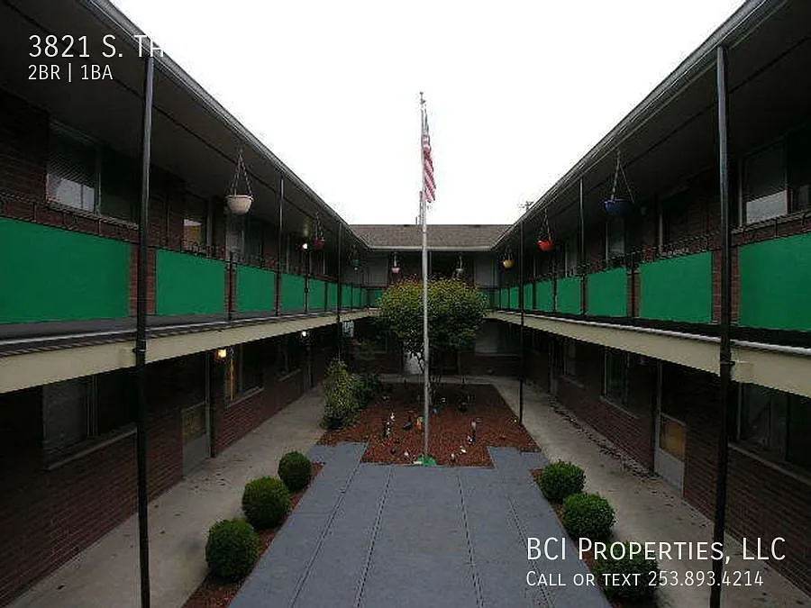 Cozy 2 Bedroom Apartment Available NOW! — Photo 2