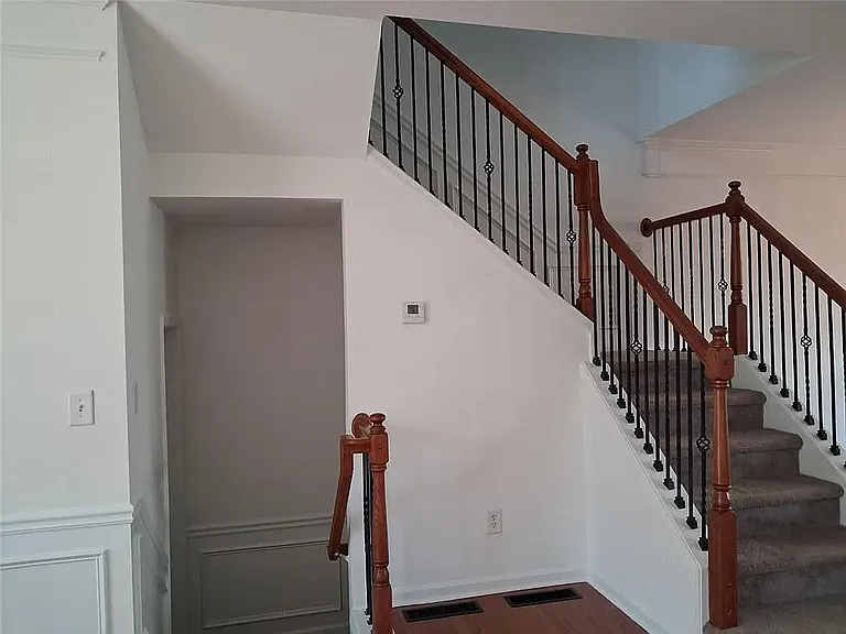 1377 Thornborough Dr — Photo 8