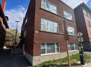 196 Waverley St #3, Ottawa, ON K2P 0V6