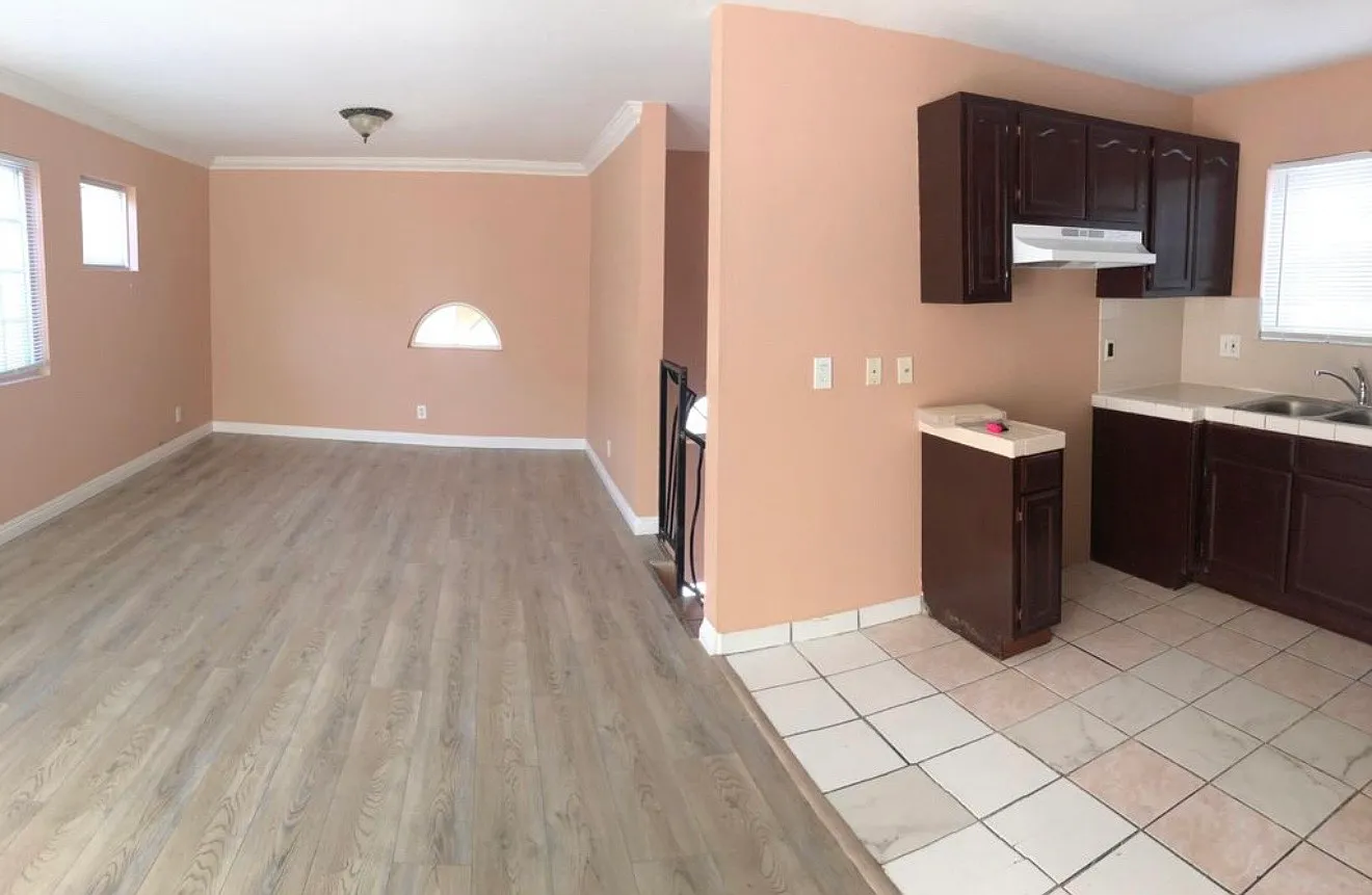 3 bed, 1972 sqft, $3,300 — Photo 3