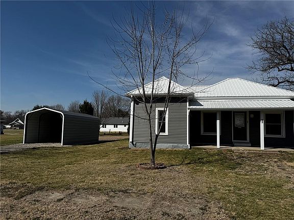 2nd image of 605 Park St