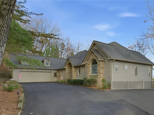 739 Summit Dr E, Big Canoe, GA 30143