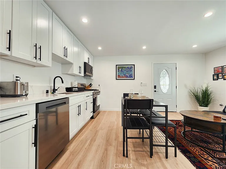 22131 Bassett St — Photo 4