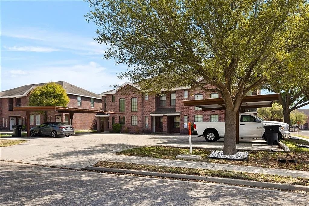 2 bed, 2.5 bath, 1225 sqft, $1,350 — Photo 2