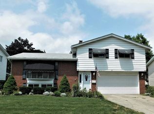 13811 Grove Dr, Garfield Heights, OH 44125