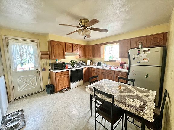 5th image of 1006 Township Road 217