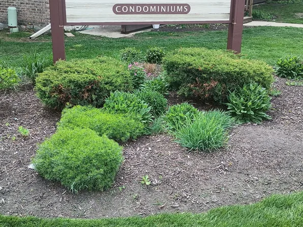 266 12th St #3B, Wheeling, IL 60090