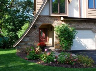 6820 Stonewood Ct, Eden Prairie, MN 55346