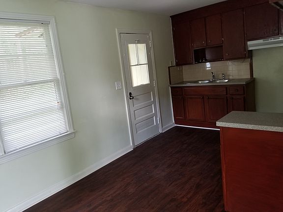 4th image of 2472 Ellington Ave