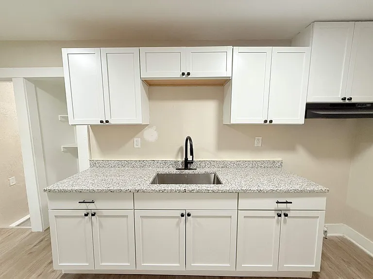 15811 Trinity St — Photo 3