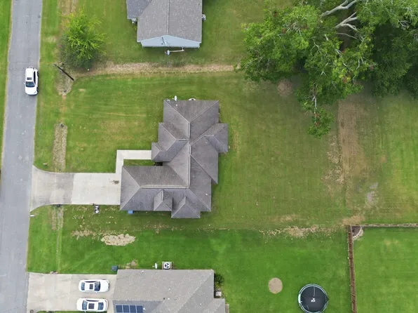 213 Louisiana Dr, Saint Martinville, LA 70582